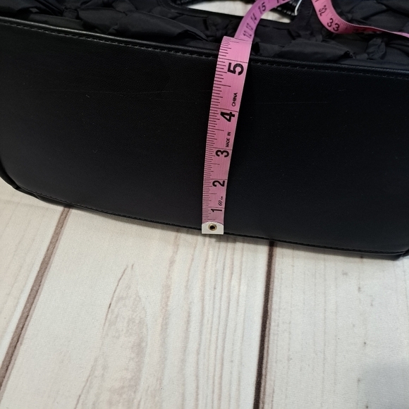 Moda Luxe Svelte Tote - Picture 3 of 12